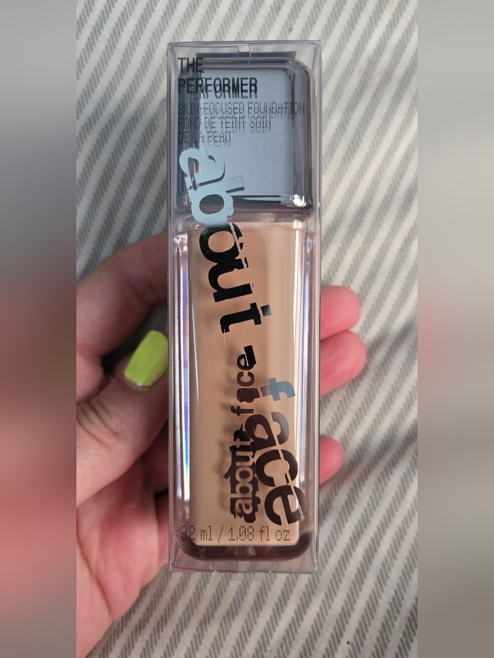 About face The Performer Skin-Focused Foundation - LM1 NEUTRAL